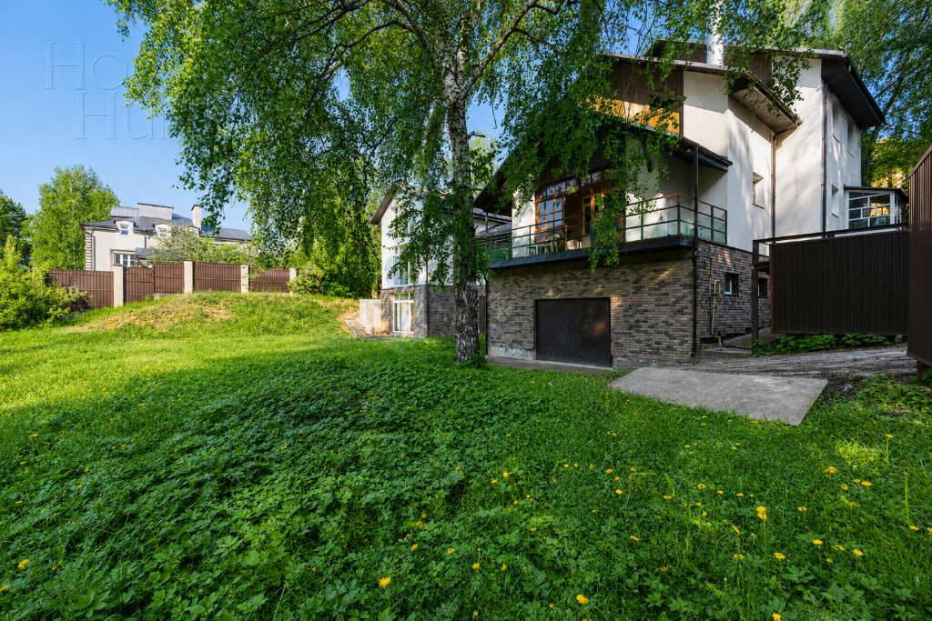 3-этажный коттедж 400 м² с отделкой