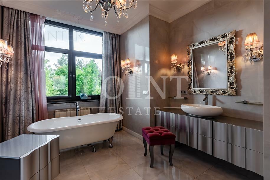 3-этажный коттедж 900 м² с отделкой