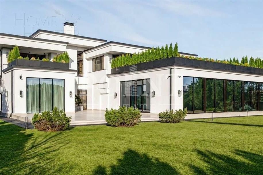 2-этажный коттедж 1 400 м² с отделкой