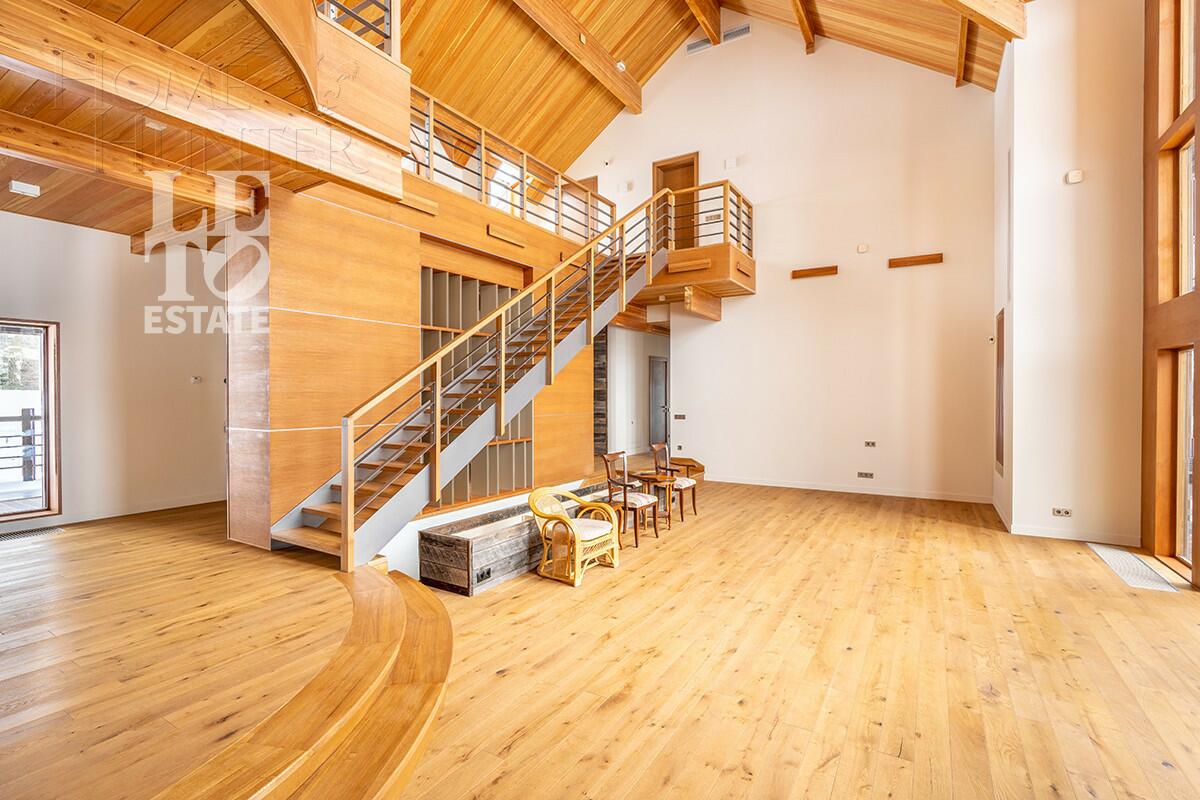 3-этажный коттедж 600 м² с отделкой