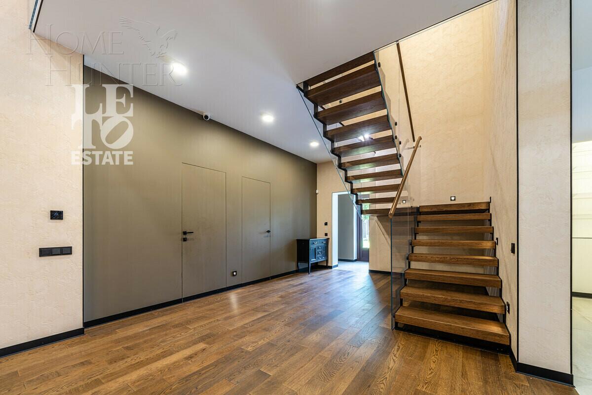 2-этажный коттедж 370 м² с отделкой