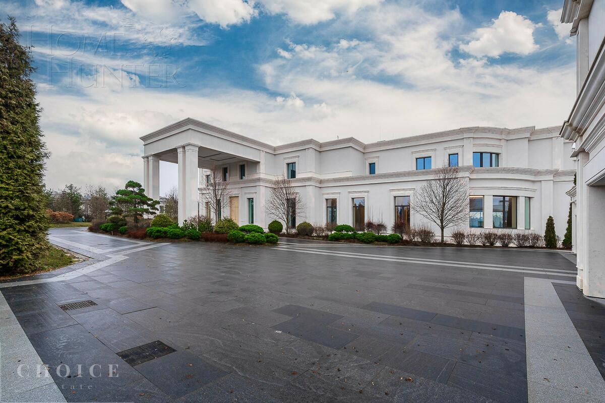 2-этажный коттедж 4 400 м² с отделкой