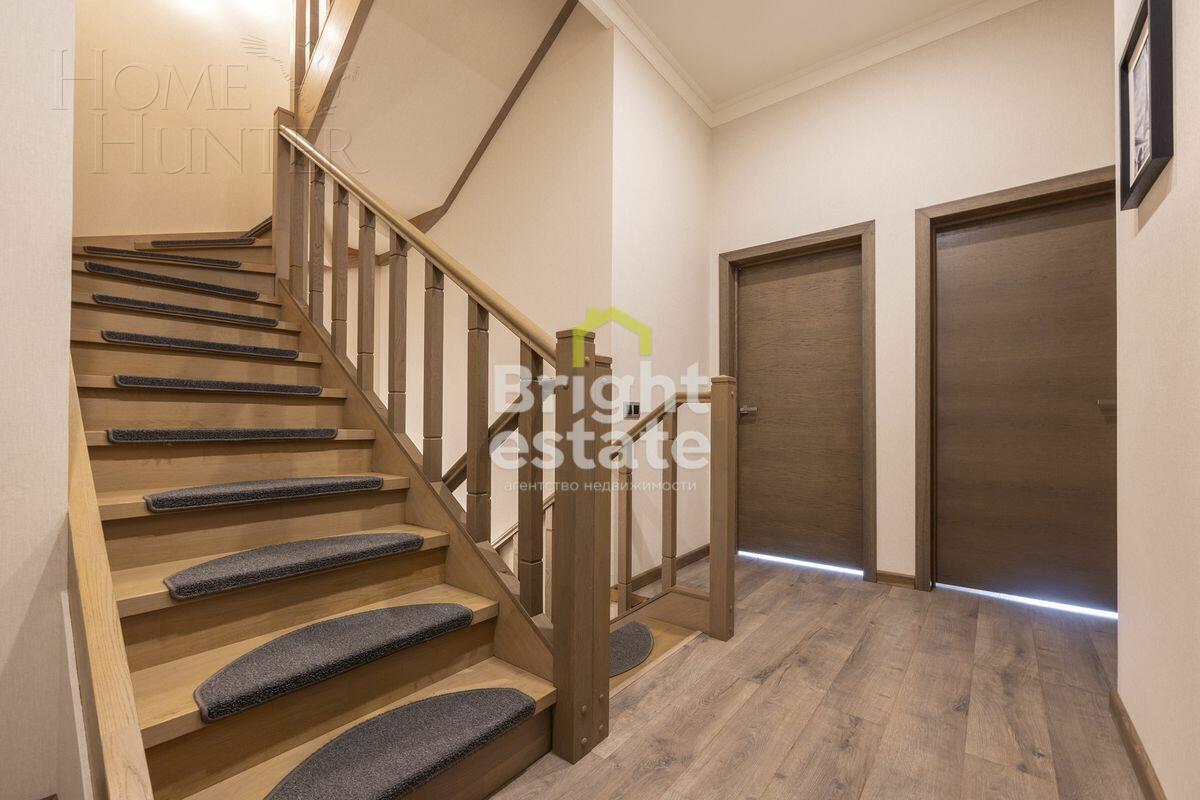 3-этажный таунхаус 200 м² с отделкой