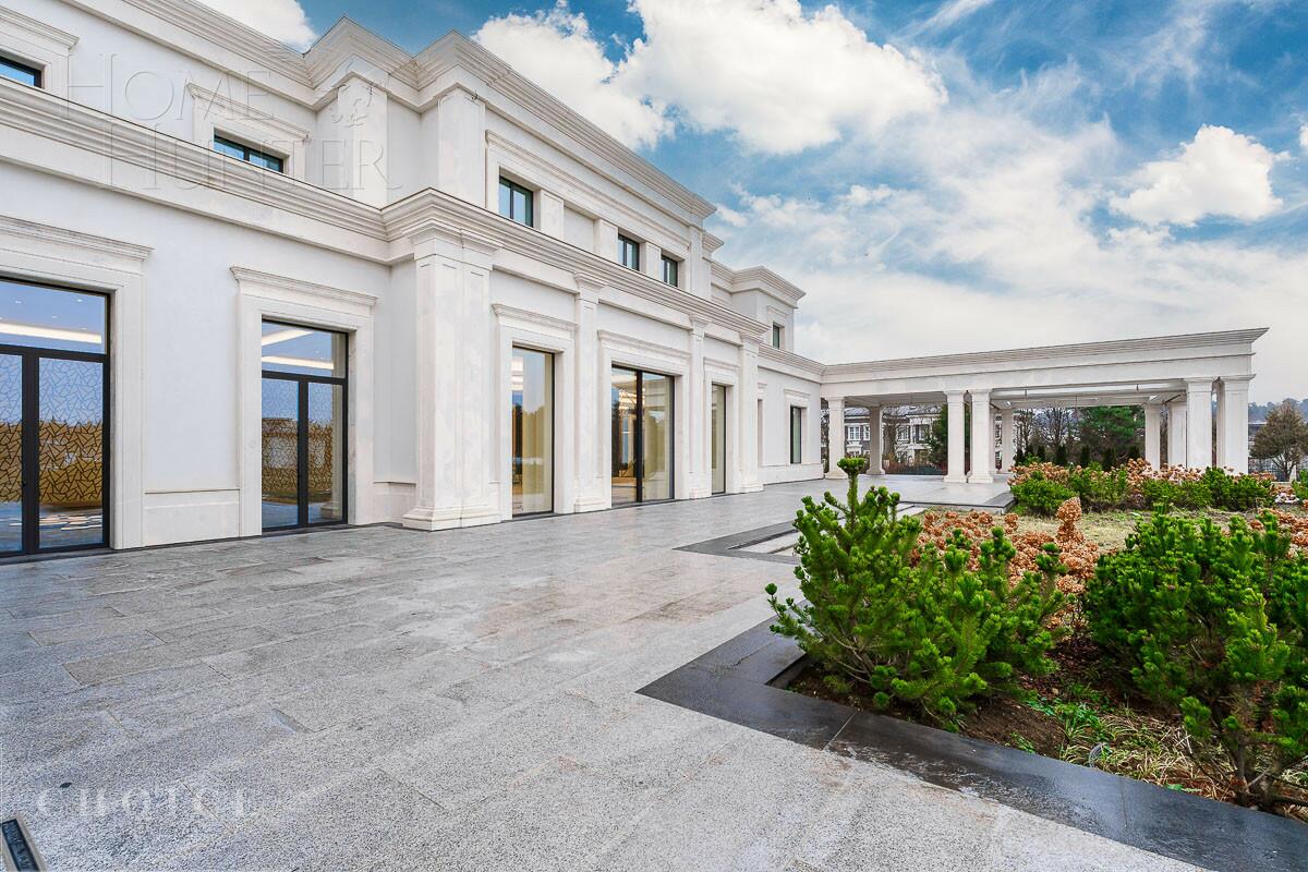 2-этажный коттедж 4 400 м² с отделкой