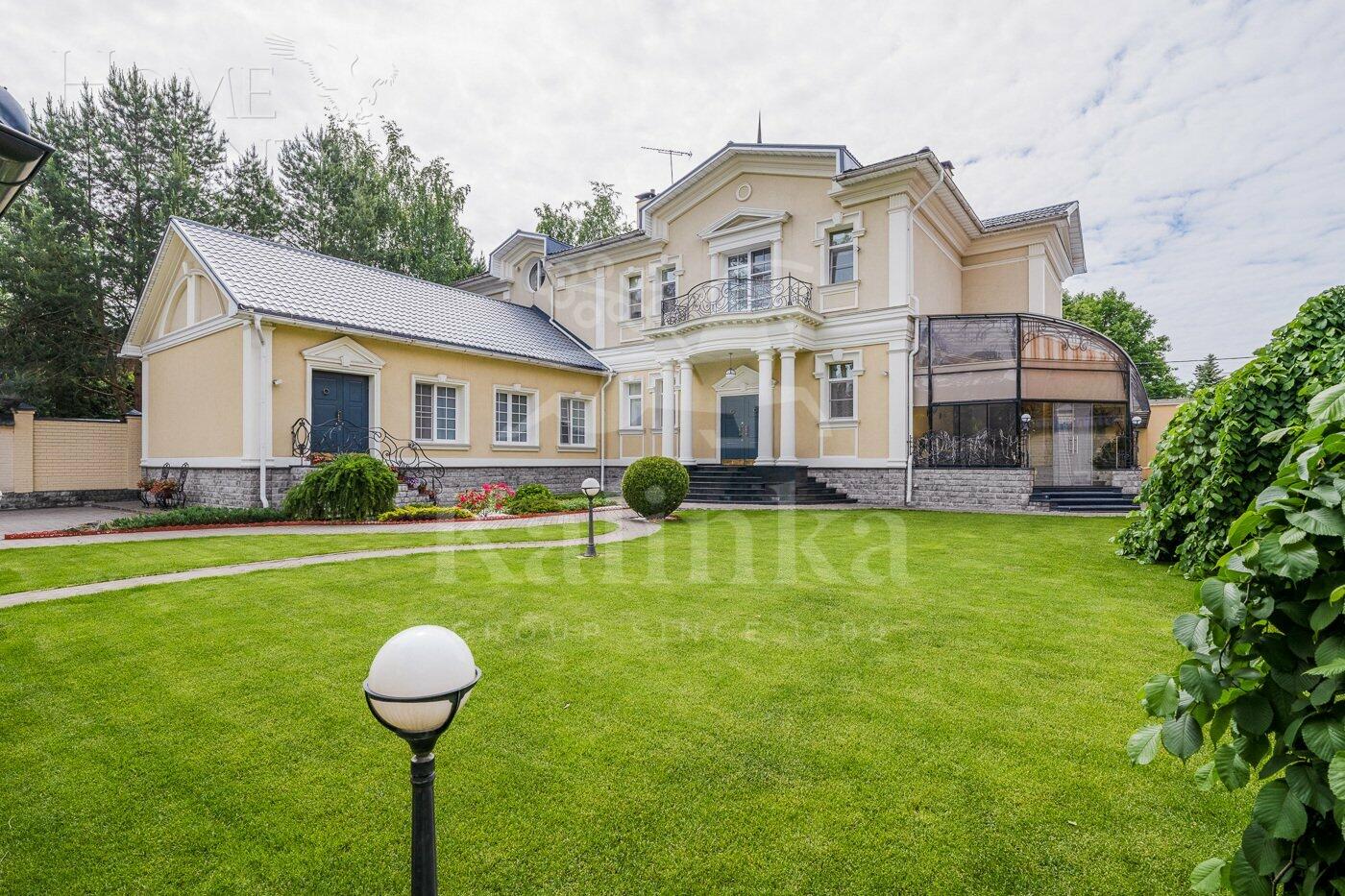 2-этажный коттедж 1 300 м² с отделкой