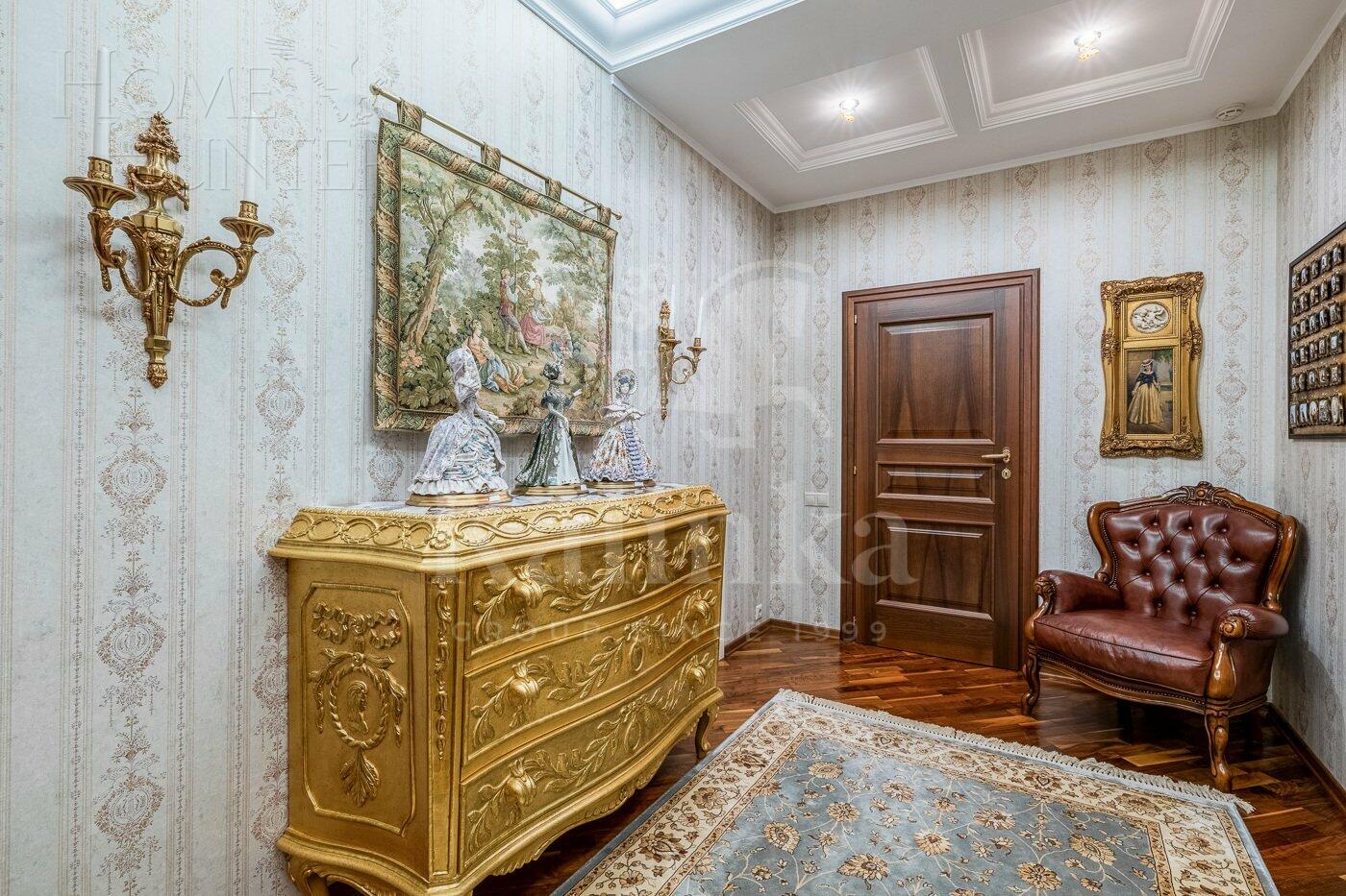 2-этажный коттедж 1 300 м² с отделкой