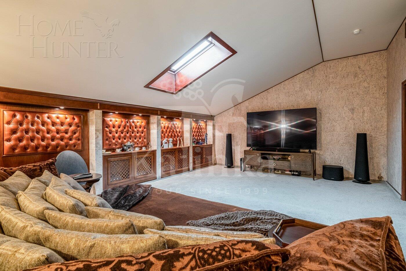 2-этажный коттедж 1 300 м² с отделкой