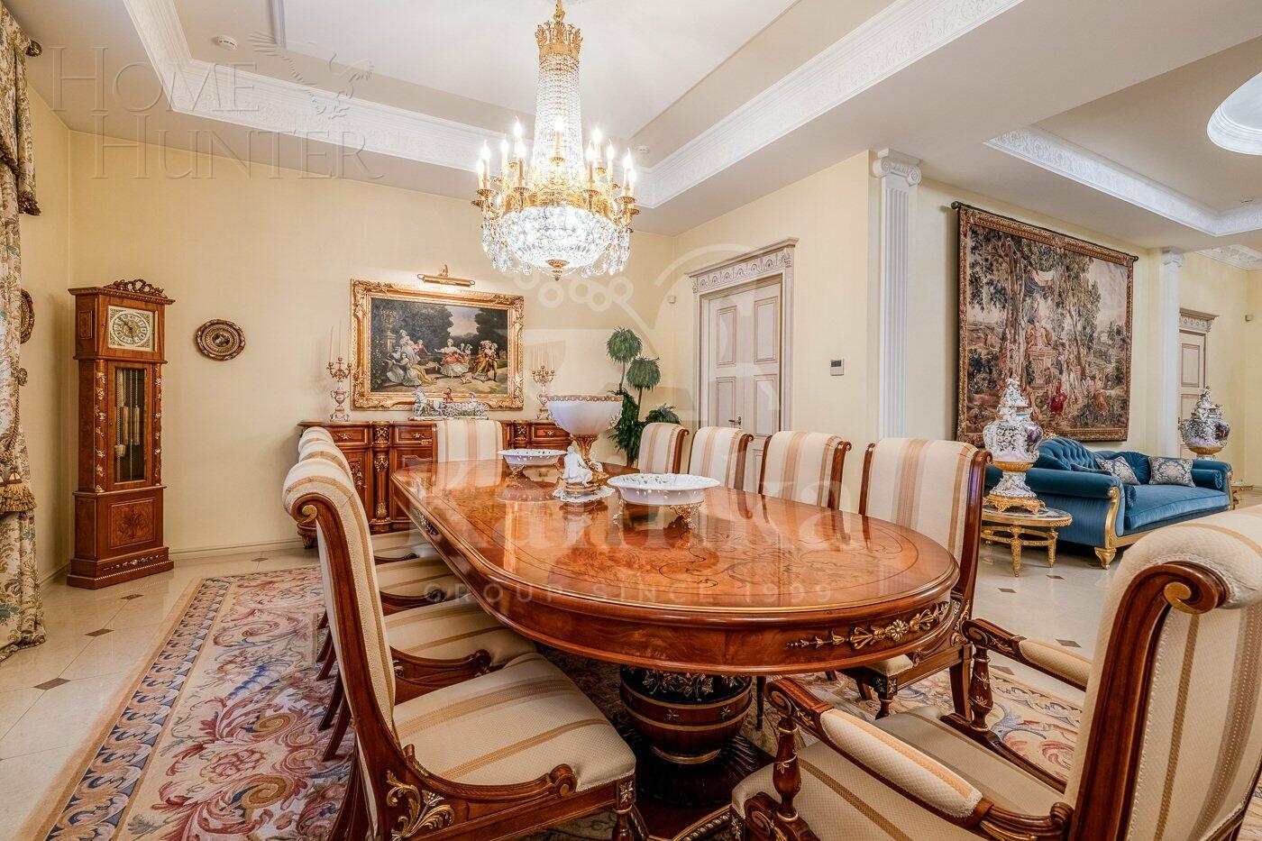 2-этажный коттедж 1 300 м² с отделкой