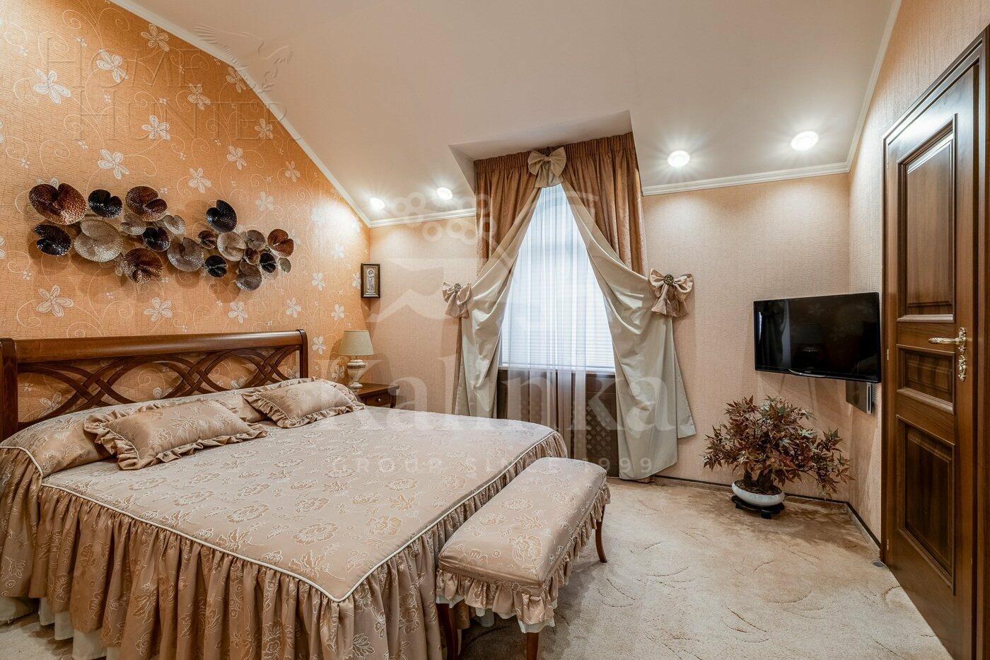 2-этажный коттедж 1 300 м² с отделкой