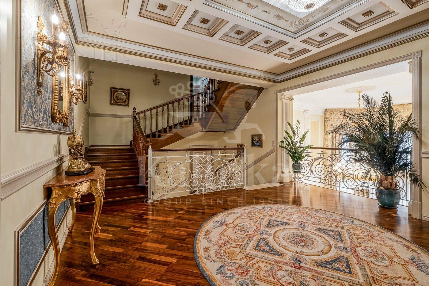2-этажный коттедж 1 300 м² с отделкой