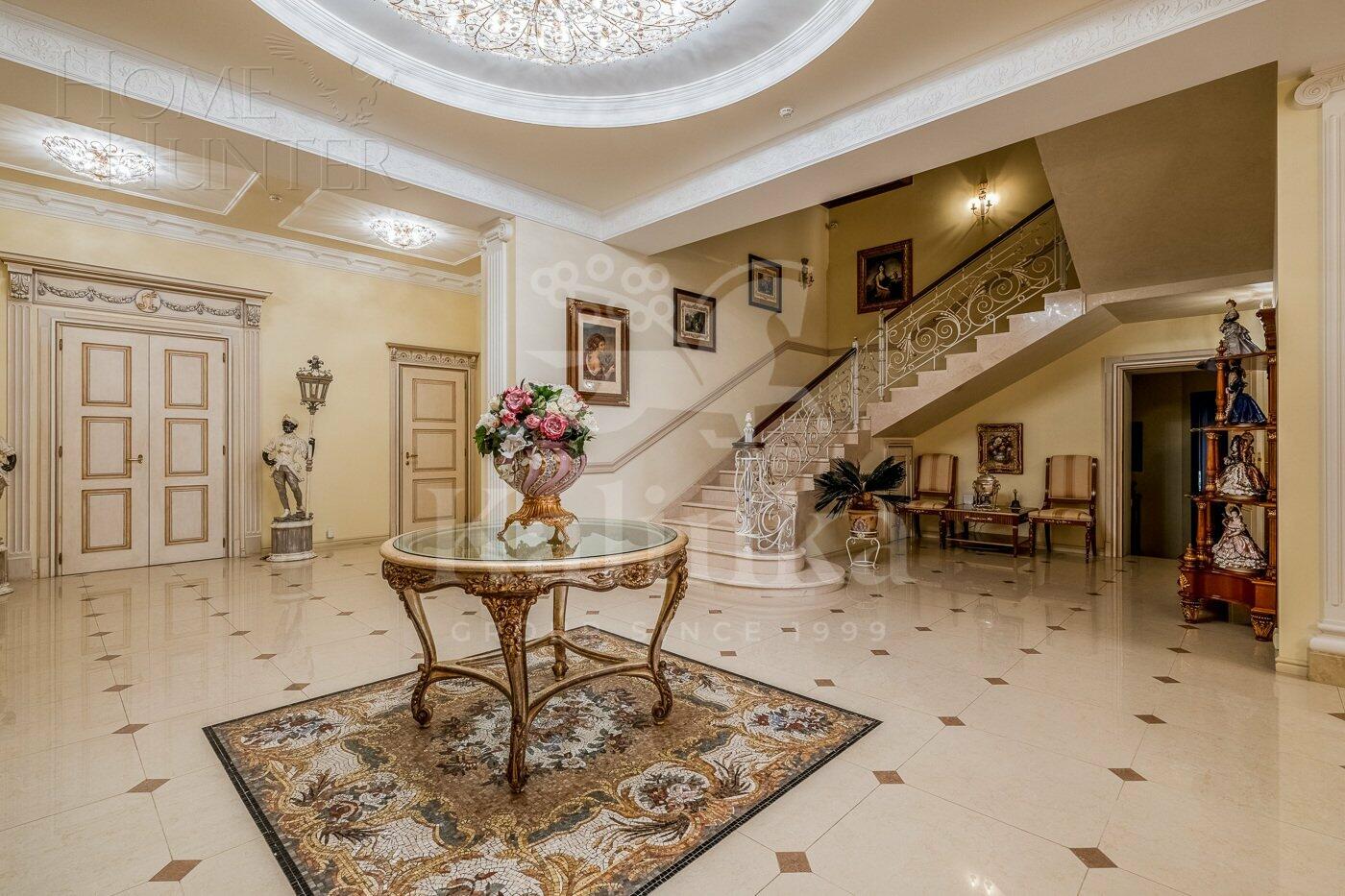 2-этажный коттедж 1 300 м² с отделкой