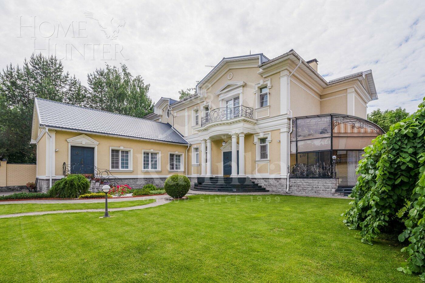 2-этажный коттедж 1 300 м² с отделкой