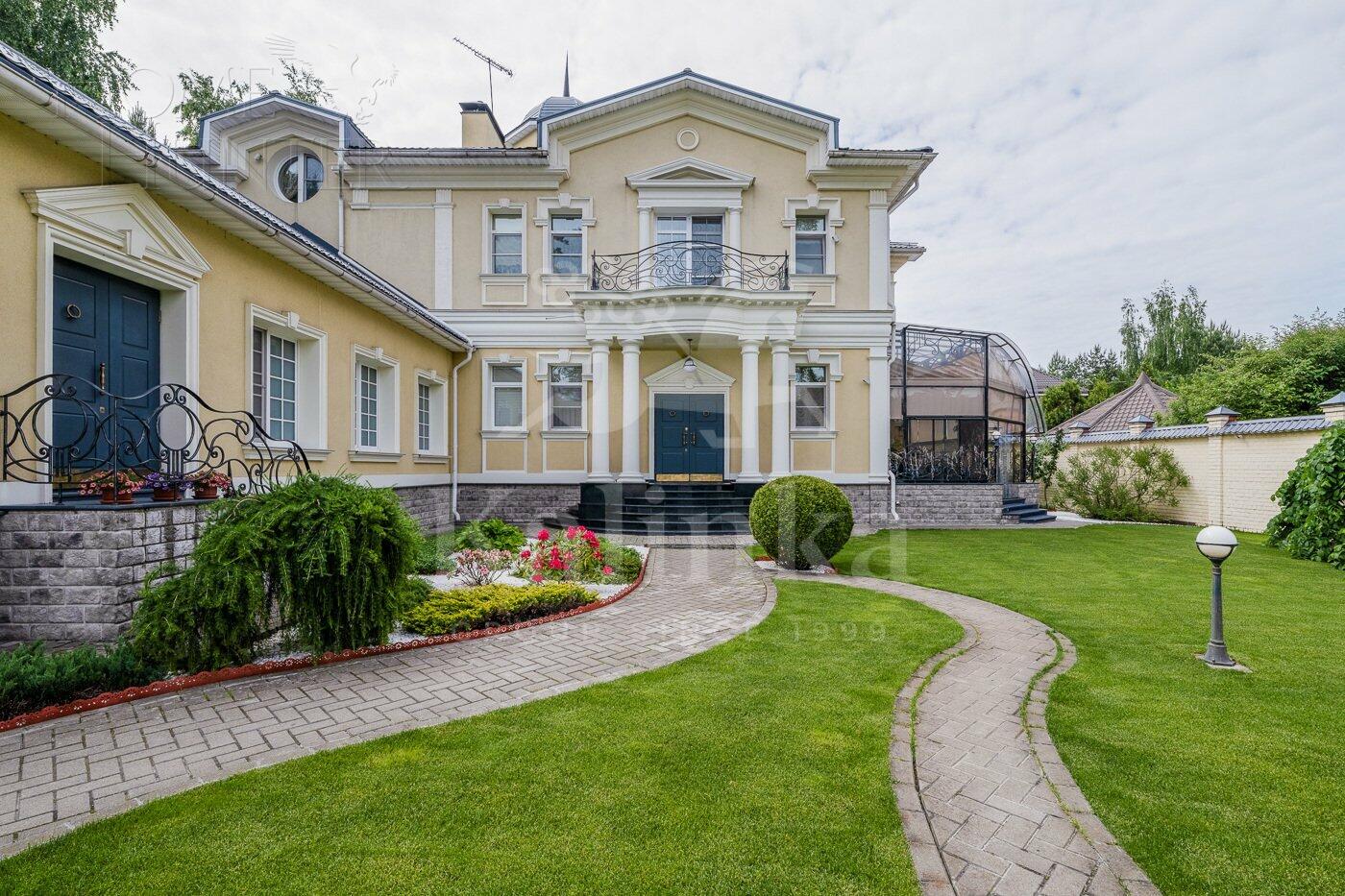 2-этажный коттедж 1 300 м² с отделкой