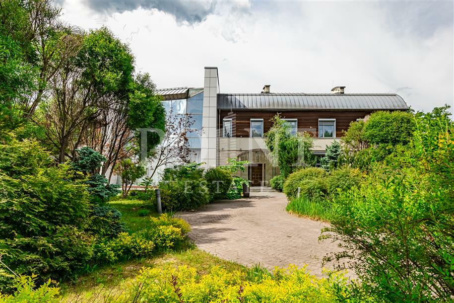 3-этажный коттедж 1 655 м² с отделкой