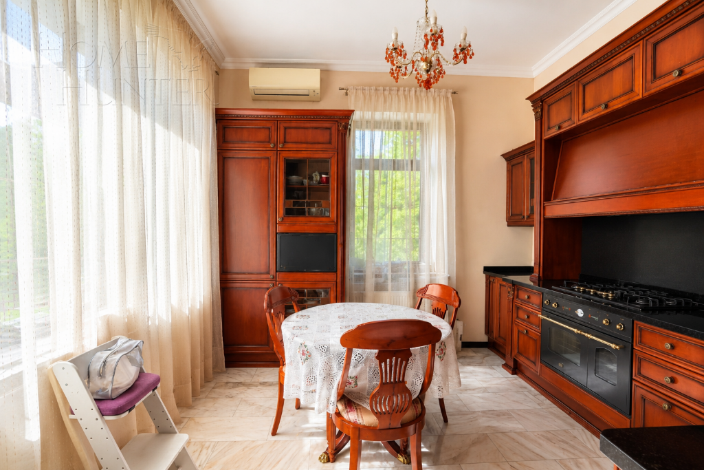 3-этажный коттедж 600 м² с отделкой