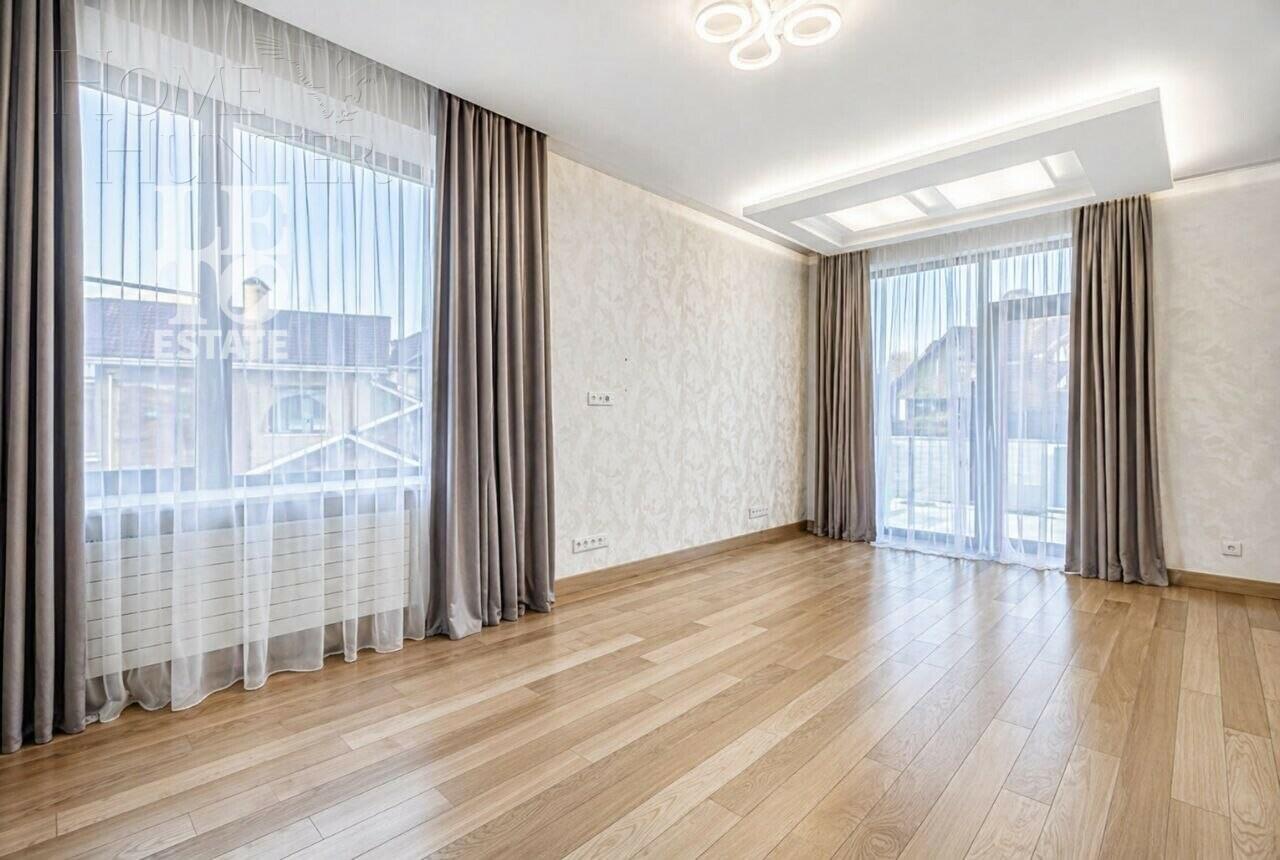 3-этажный коттедж 1 300 м² с отделкой