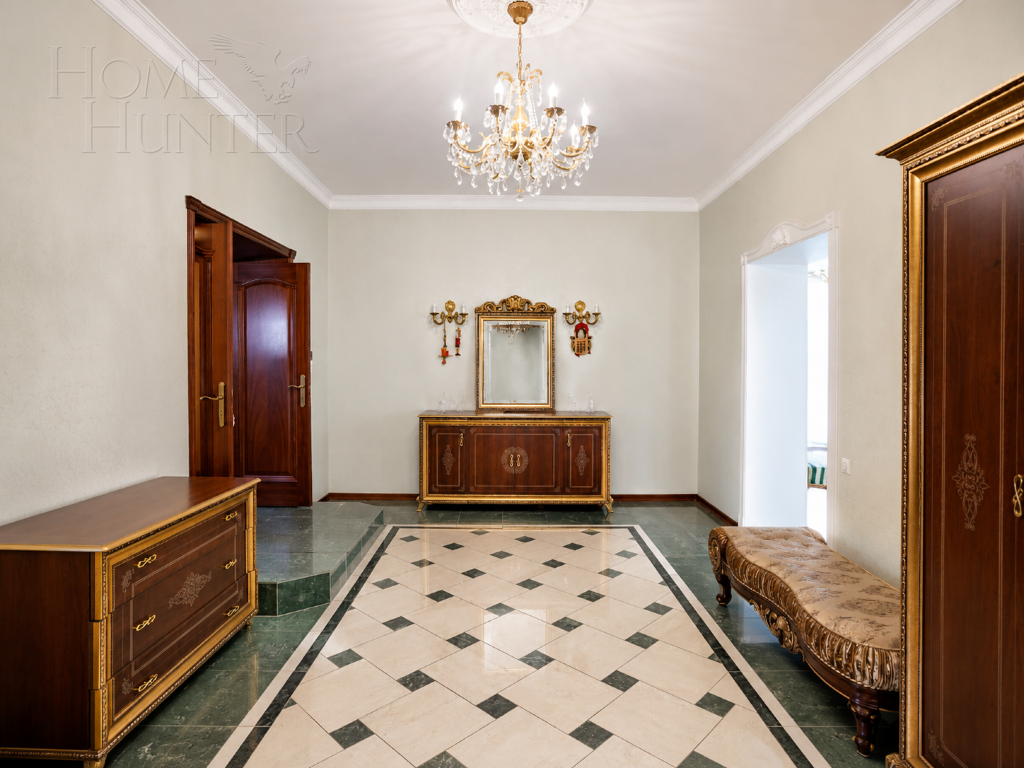 3-этажный коттедж 600 м² с отделкой