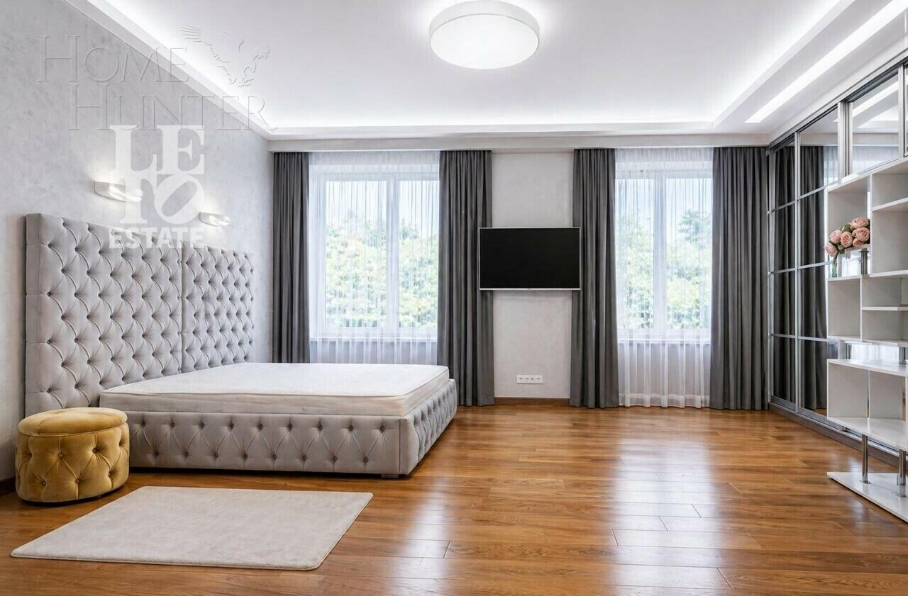 3-этажный коттедж 1 300 м² с отделкой