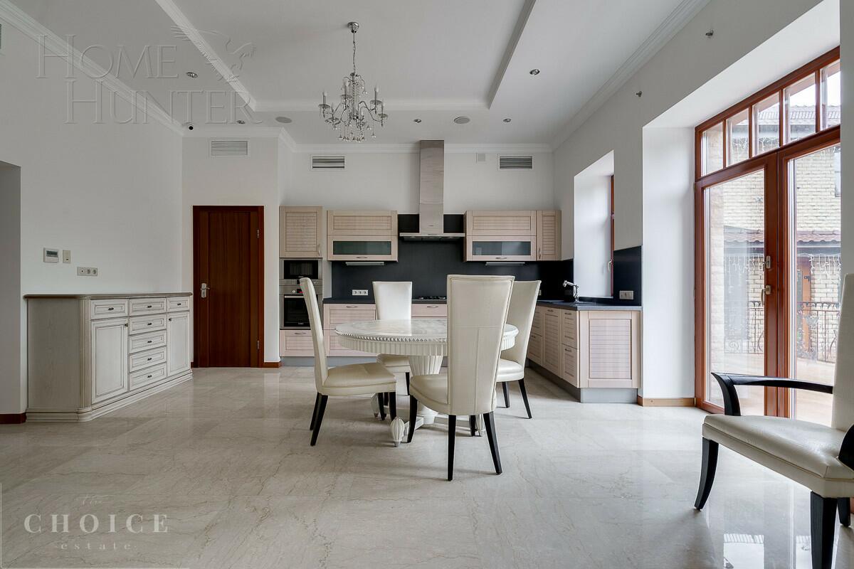 2-этажный коттедж 1 378 м² с отделкой