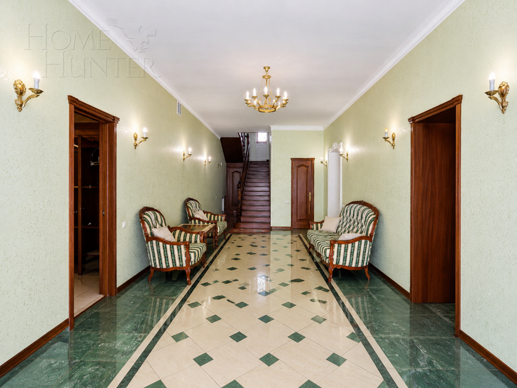 3-этажный коттедж 600 м² с отделкой