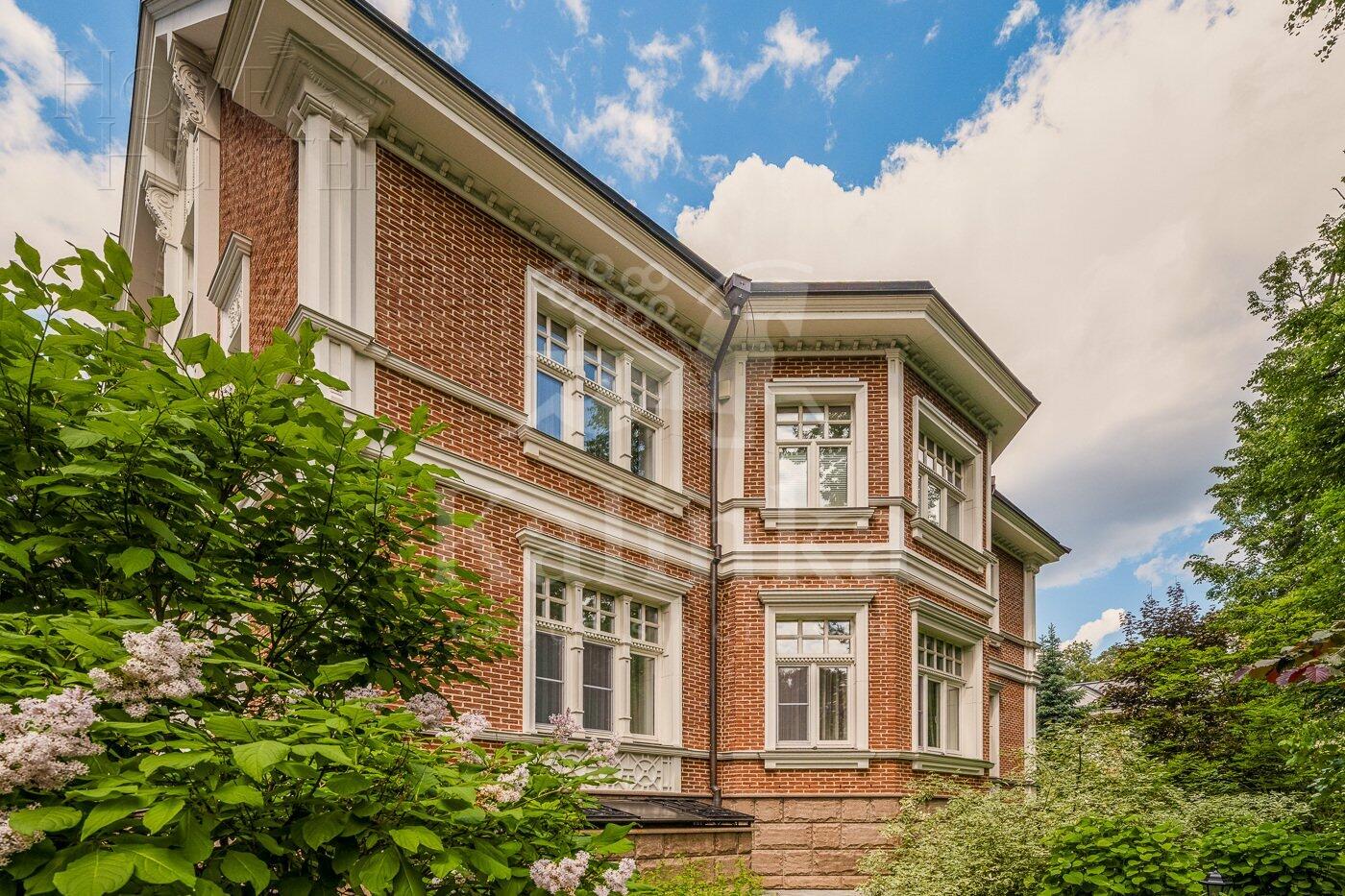 2-этажный коттедж 1 646 м² с отделкой