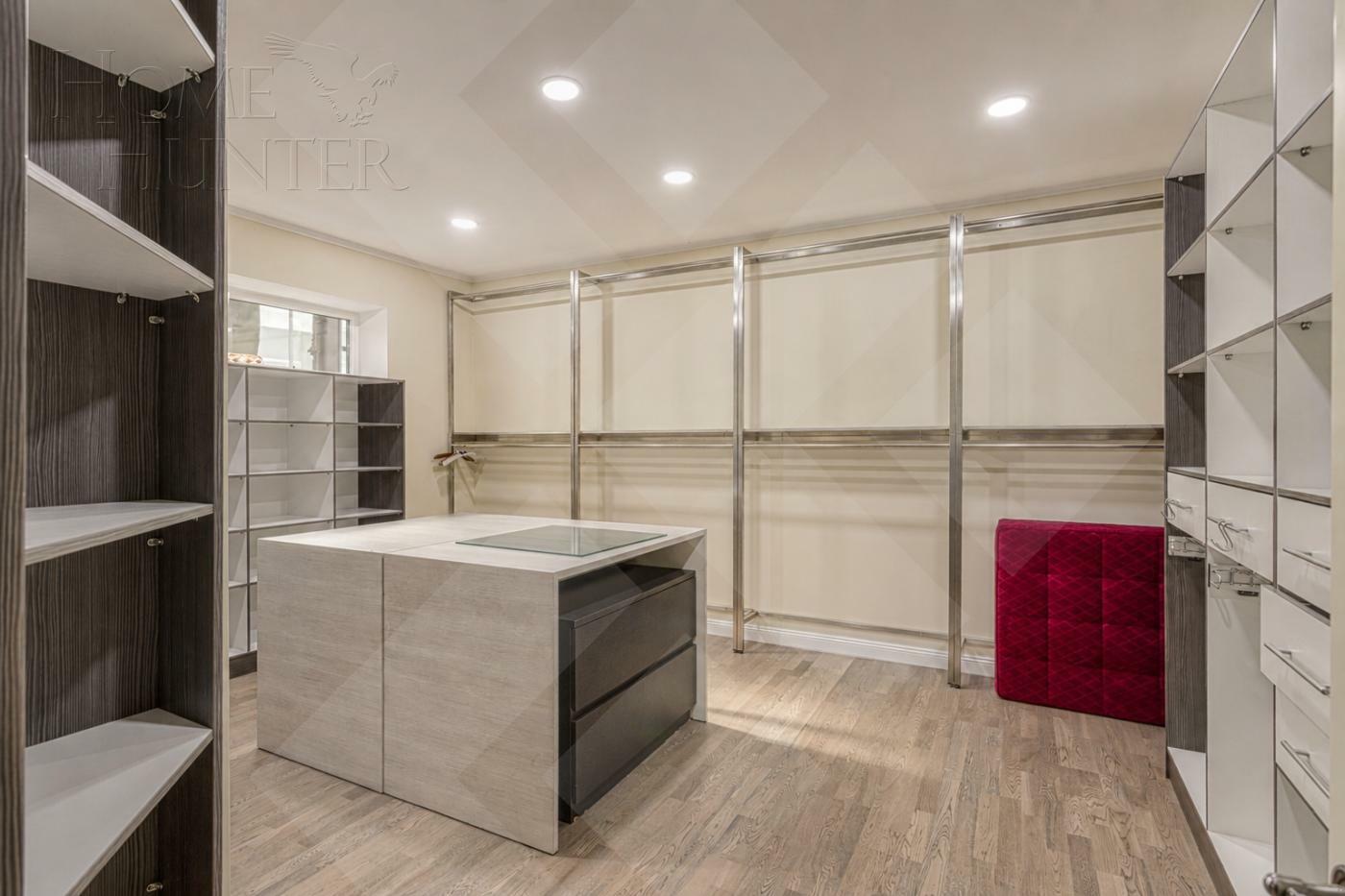 2-этажный коттедж 684.7 м² с отделкой