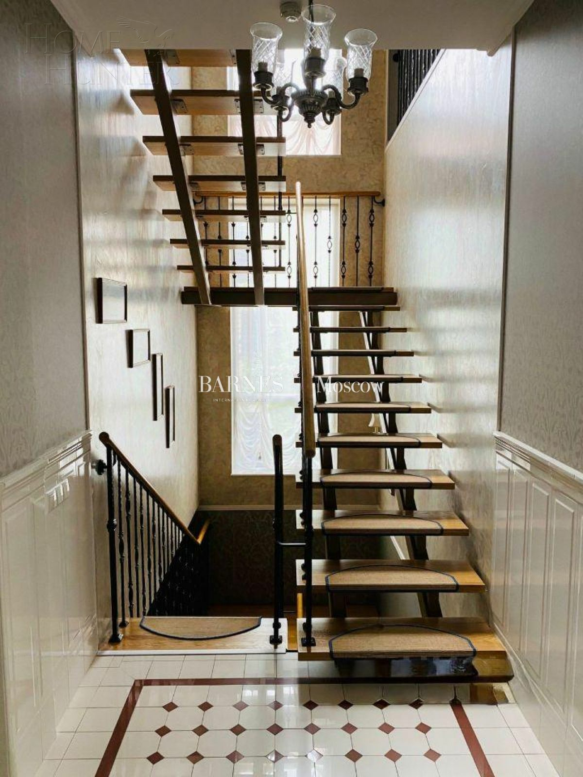 3-этажный таунхаус 500 м² с отделкой
