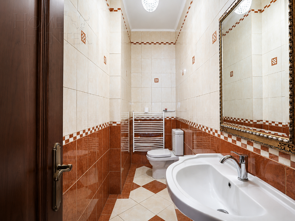 3-этажный коттедж 600 м² с отделкой