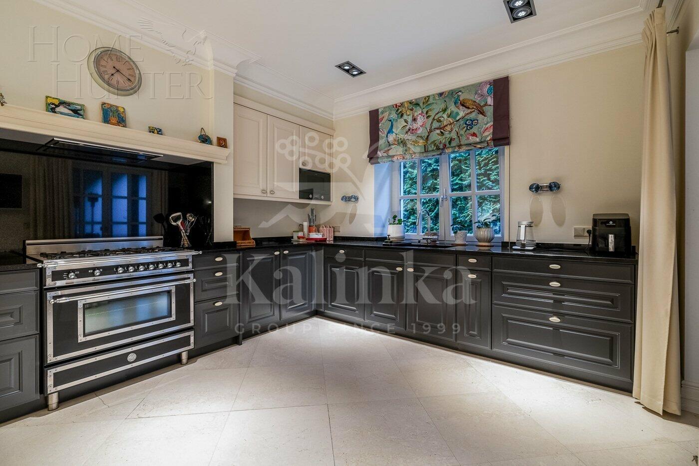 3-этажный коттедж 928.2 м² с отделкой