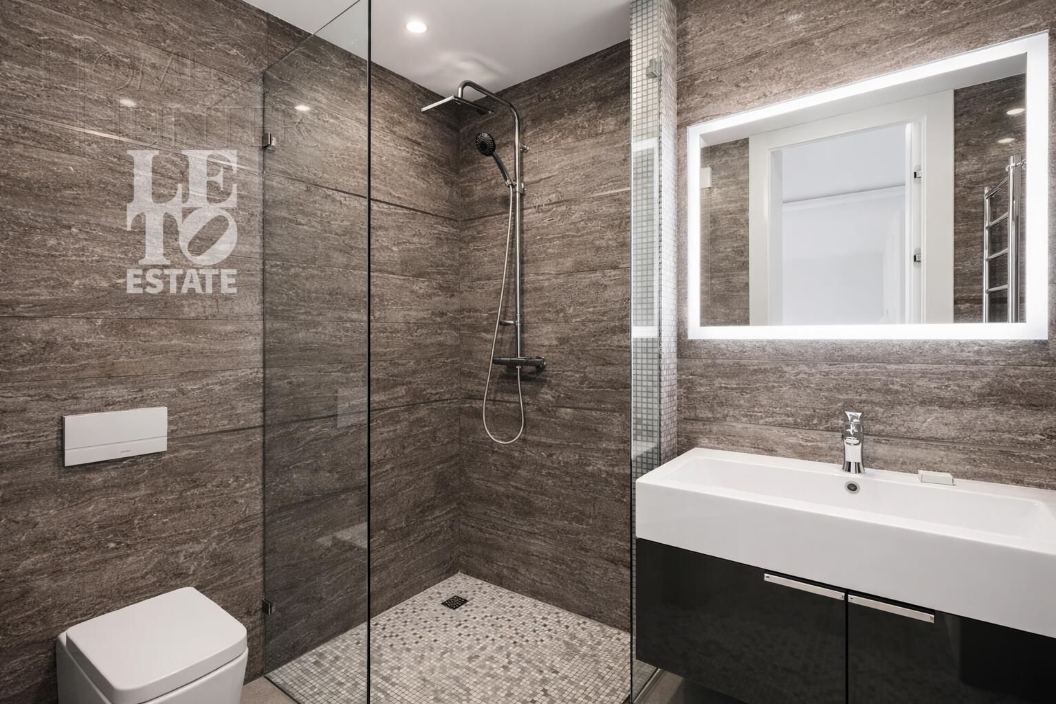 3-этажный коттедж 1 300 м² с отделкой