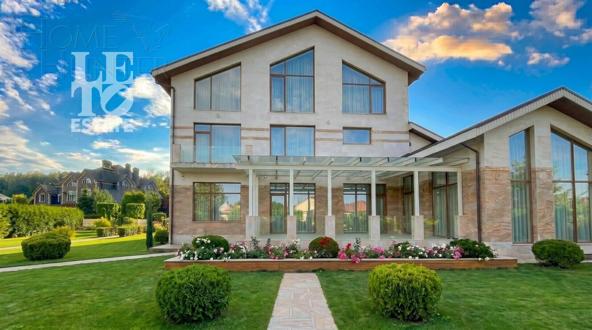 3-этажный коттедж 1 300 м² с отделкой