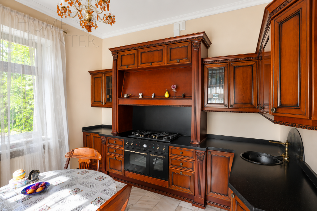 3-этажный коттедж 600 м² с отделкой