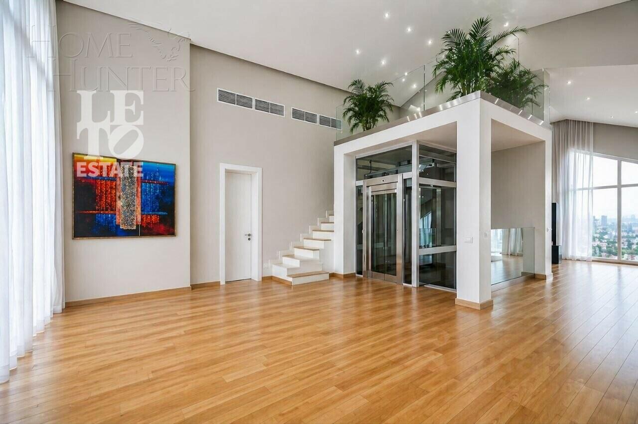 3-этажный коттедж 1 300 м² с отделкой