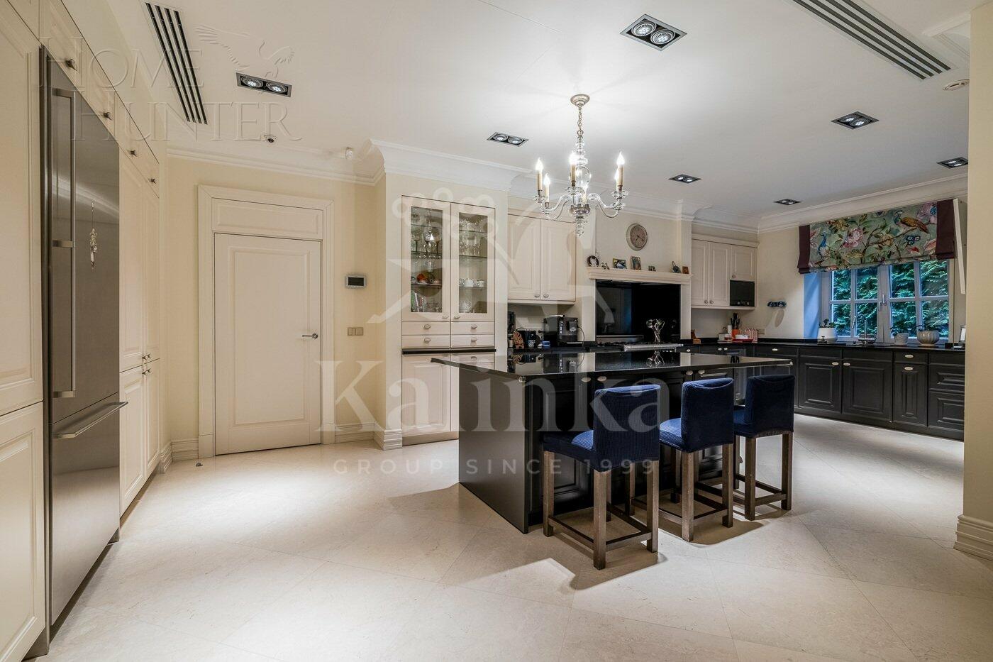 3-этажный коттедж 928.2 м² с отделкой