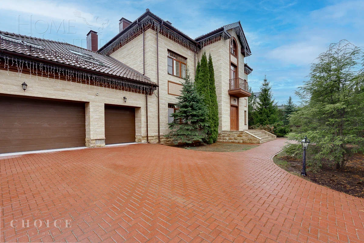 2-этажный коттедж 1 378 м² с отделкой