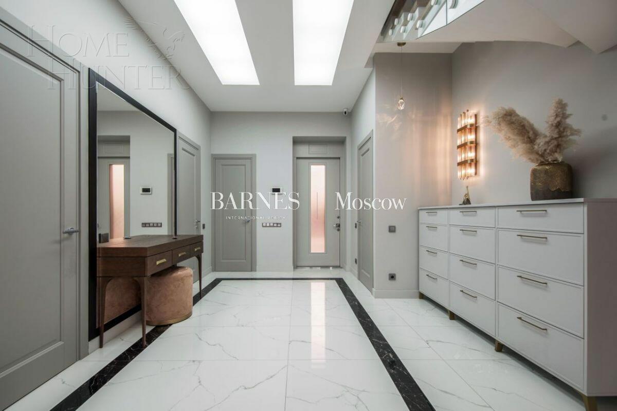 2-этажный коттедж 300 м² с отделкой