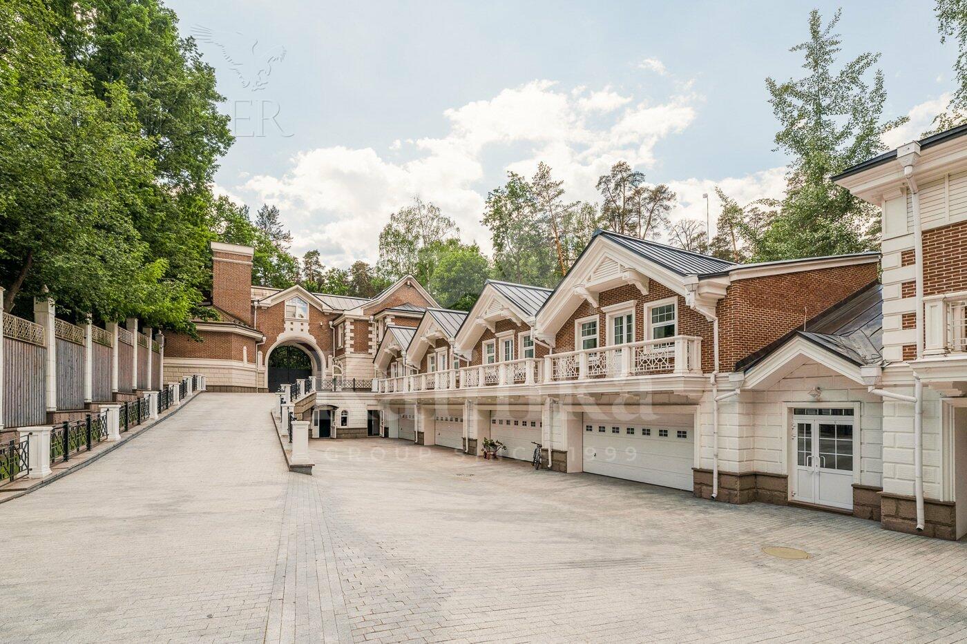 2-этажный коттедж 1 646 м² с отделкой