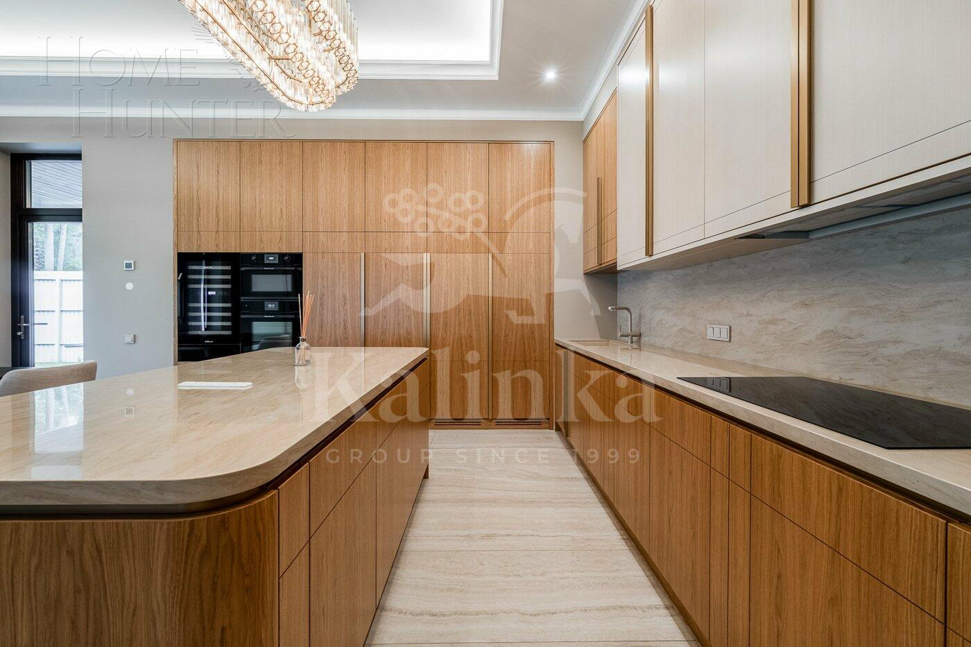 2-этажный коттедж 654.7 м² с отделкой