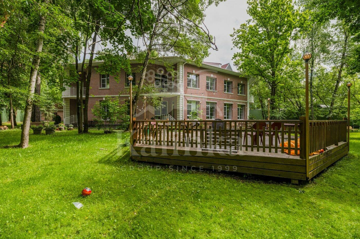 2-этажный таунхаус 927.3 м² с отделкой