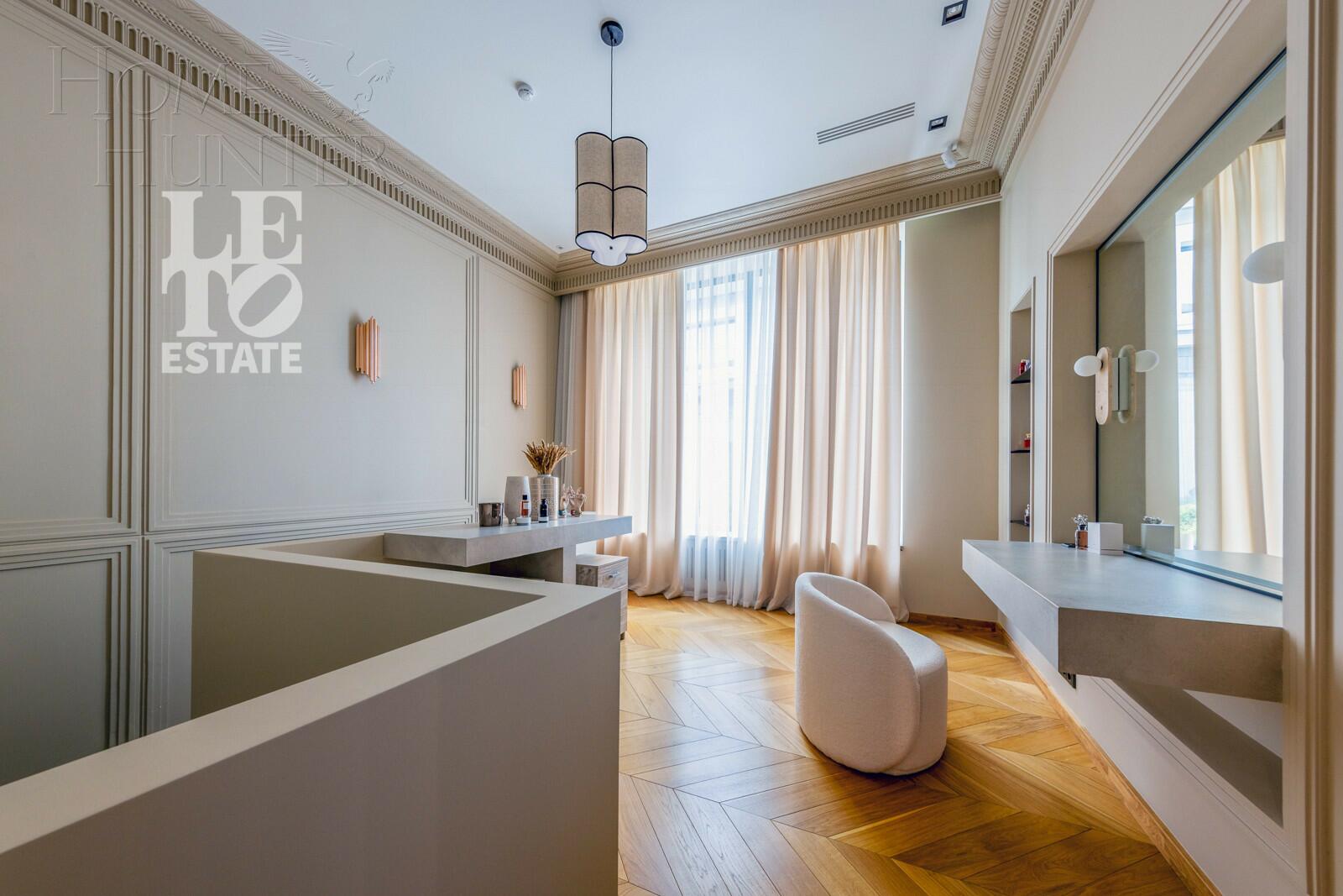 2-этажный коттедж 2 430 м² с отделкой