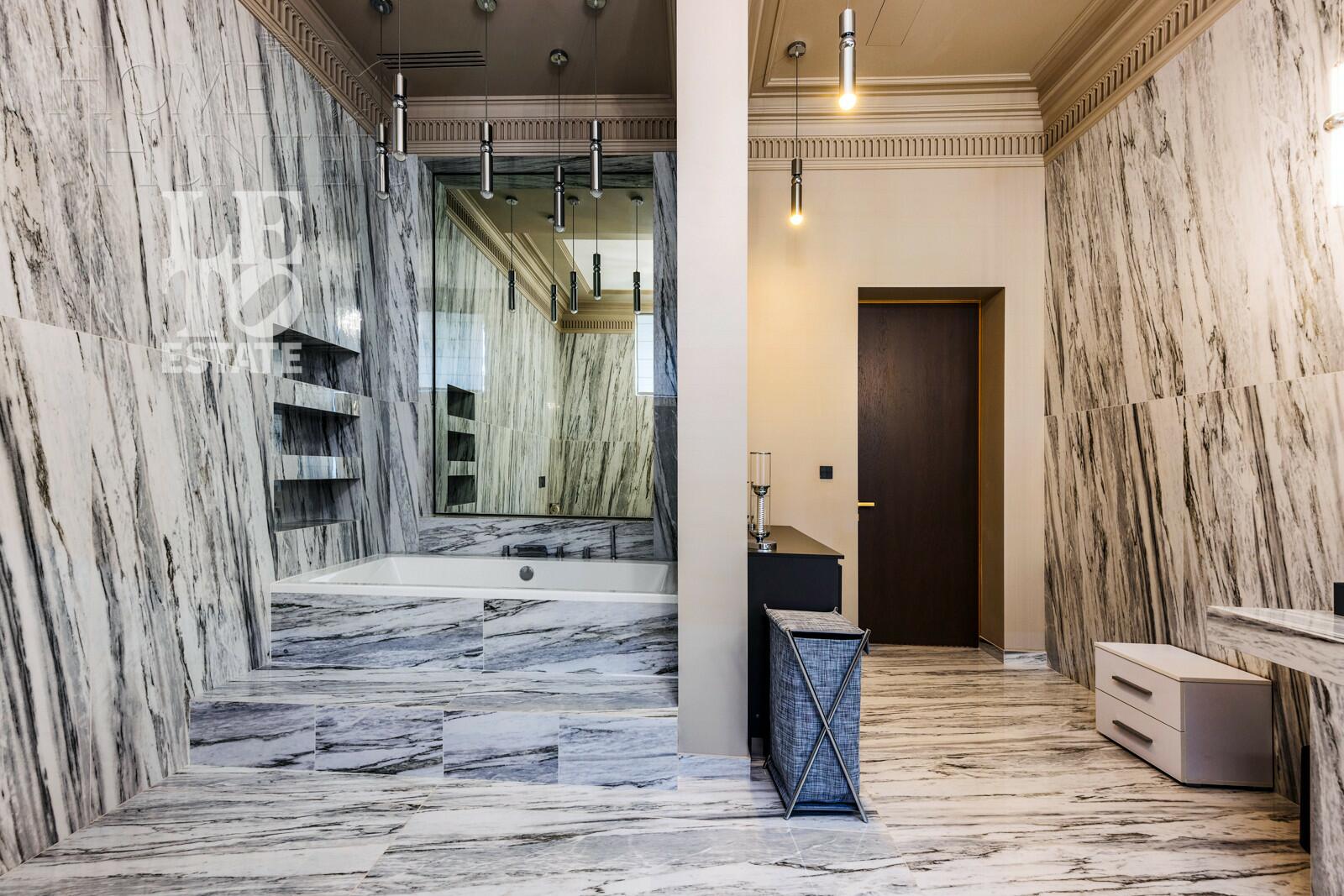 2-этажный коттедж 2 430 м² с отделкой