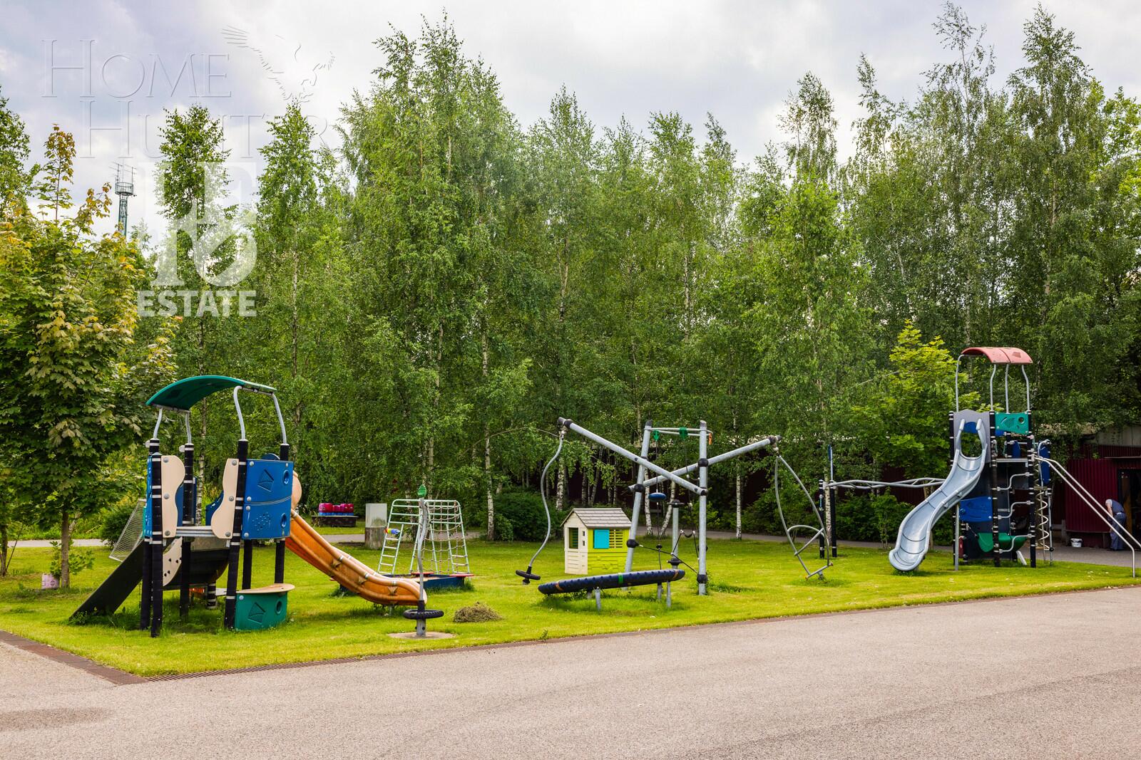 2-этажный коттедж 2 430 м² с отделкой