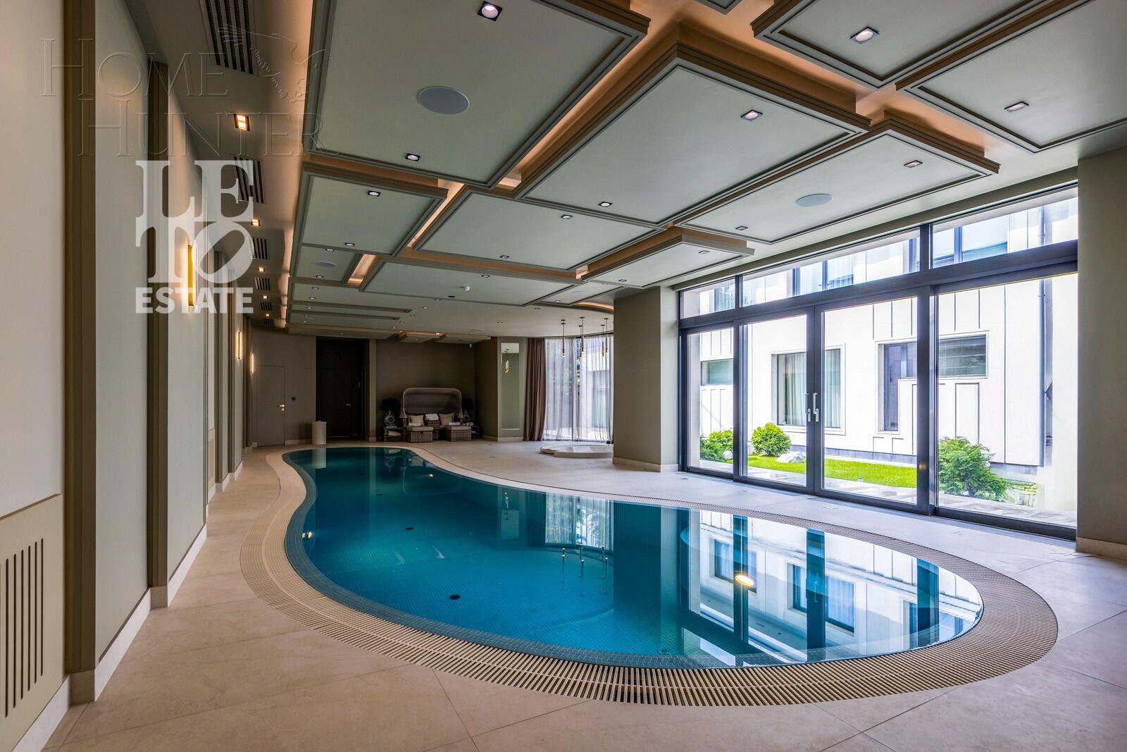 2-этажный коттедж 2 430 м² с отделкой
