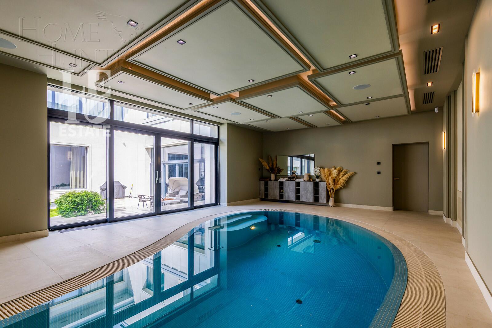 2-этажный коттедж 2 430 м² с отделкой
