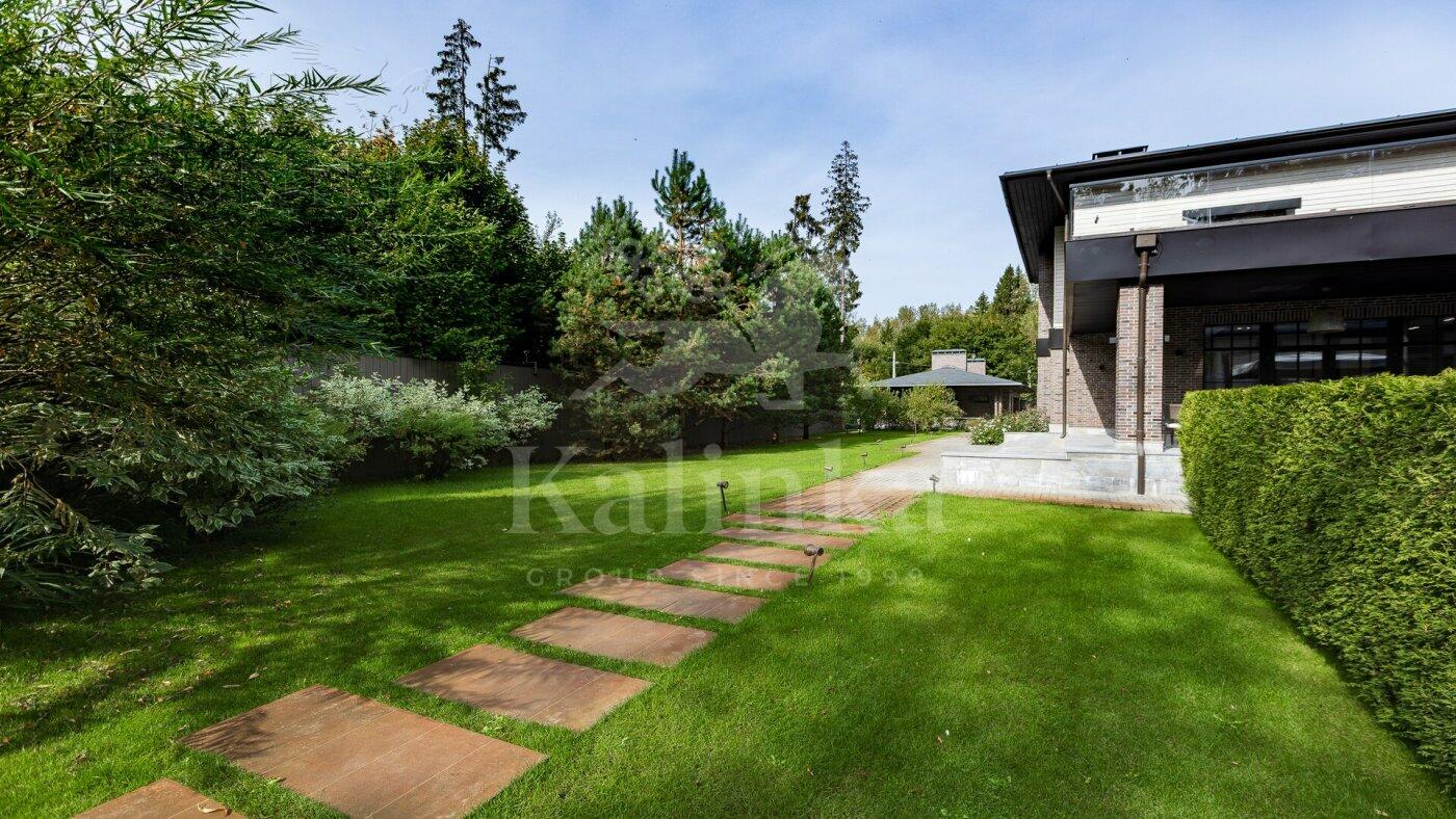 2-этажный коттедж 1 150 м² с отделкой