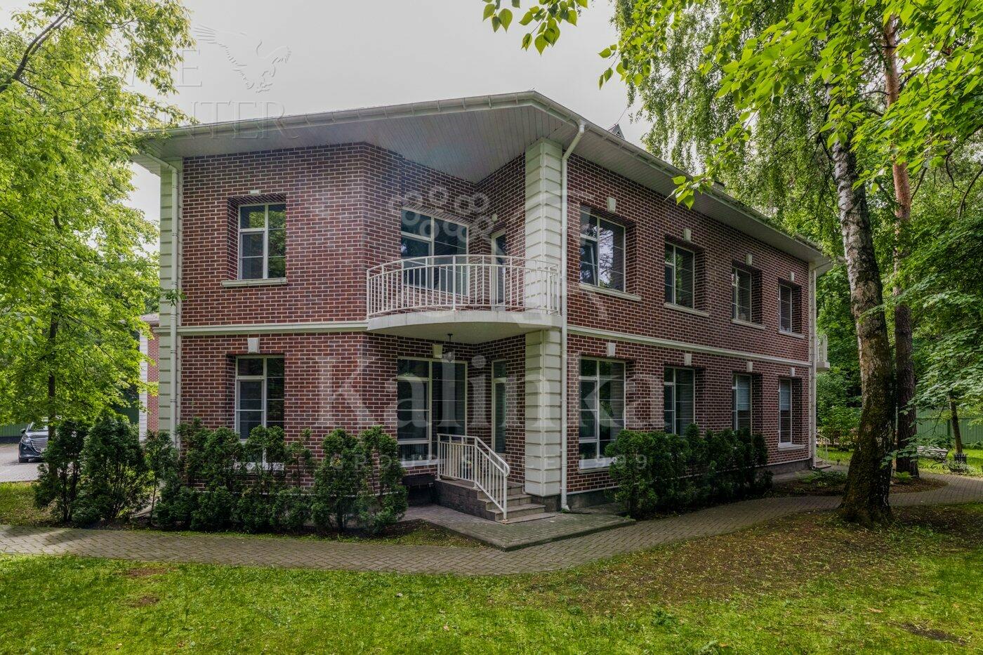 2-этажный таунхаус 927.3 м² с отделкой