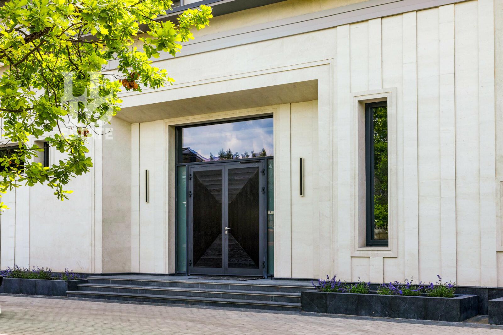 2-этажный коттедж 2 430 м² с отделкой