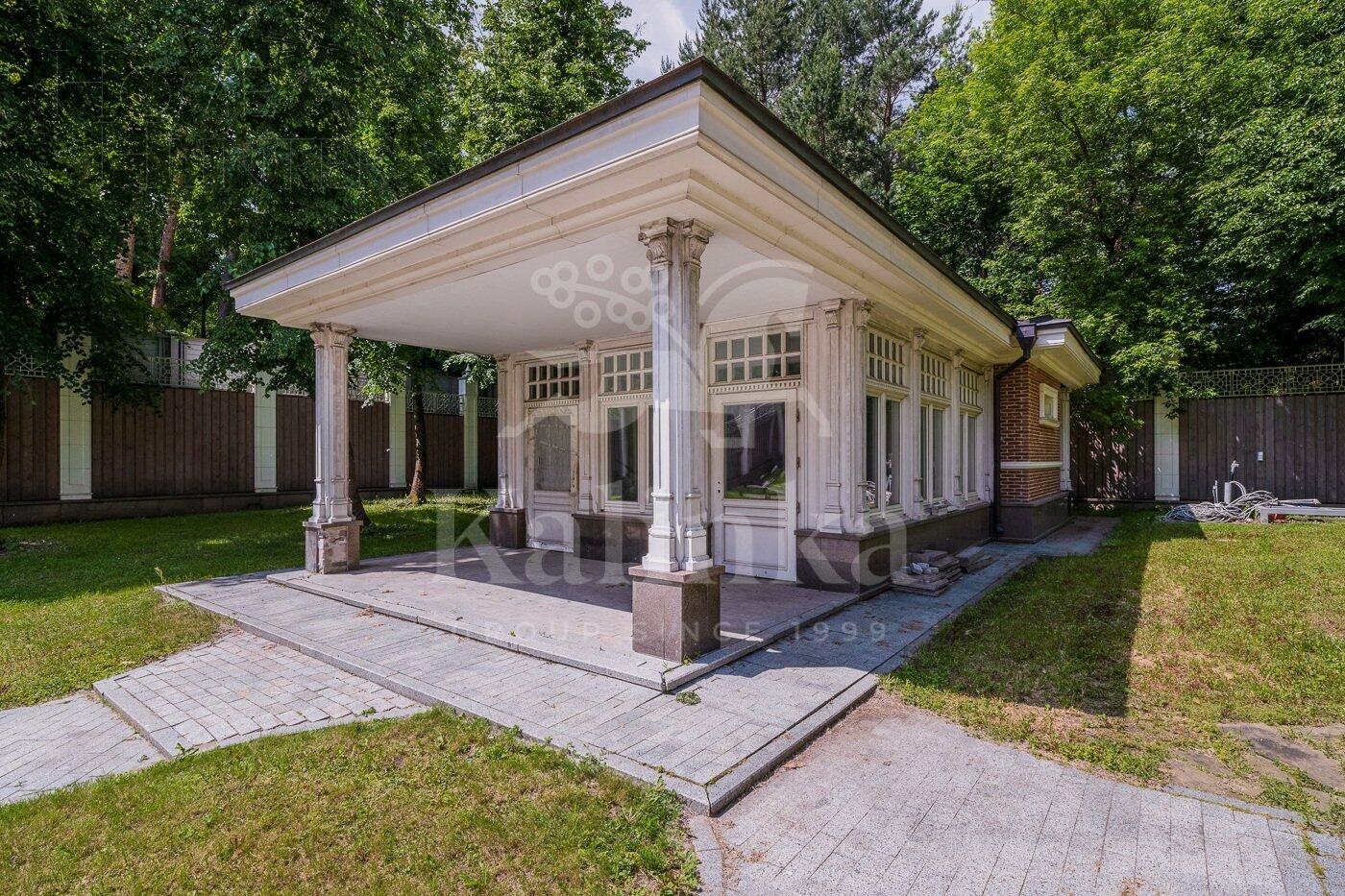 2-этажный коттедж 1 703.4 м² без отделки