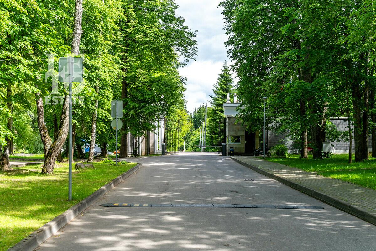Участок 43.7 сот. в охраняемом поселке