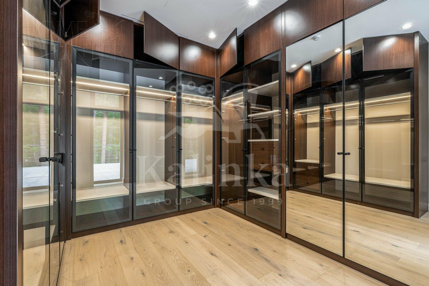 2-этажный коттедж 654.7 м² с отделкой